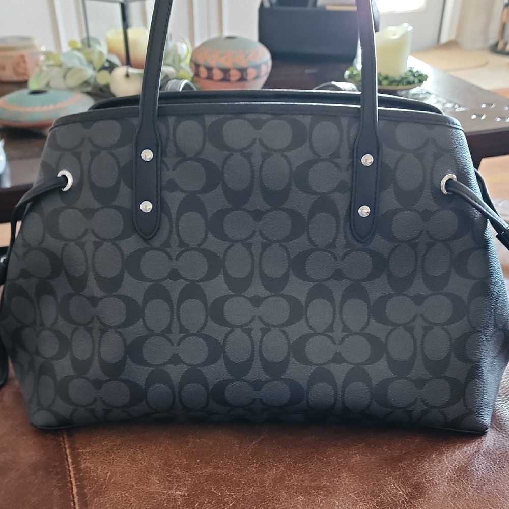 Coach Black and Gray Signature Shoulder Bag - Picture 3 of 7